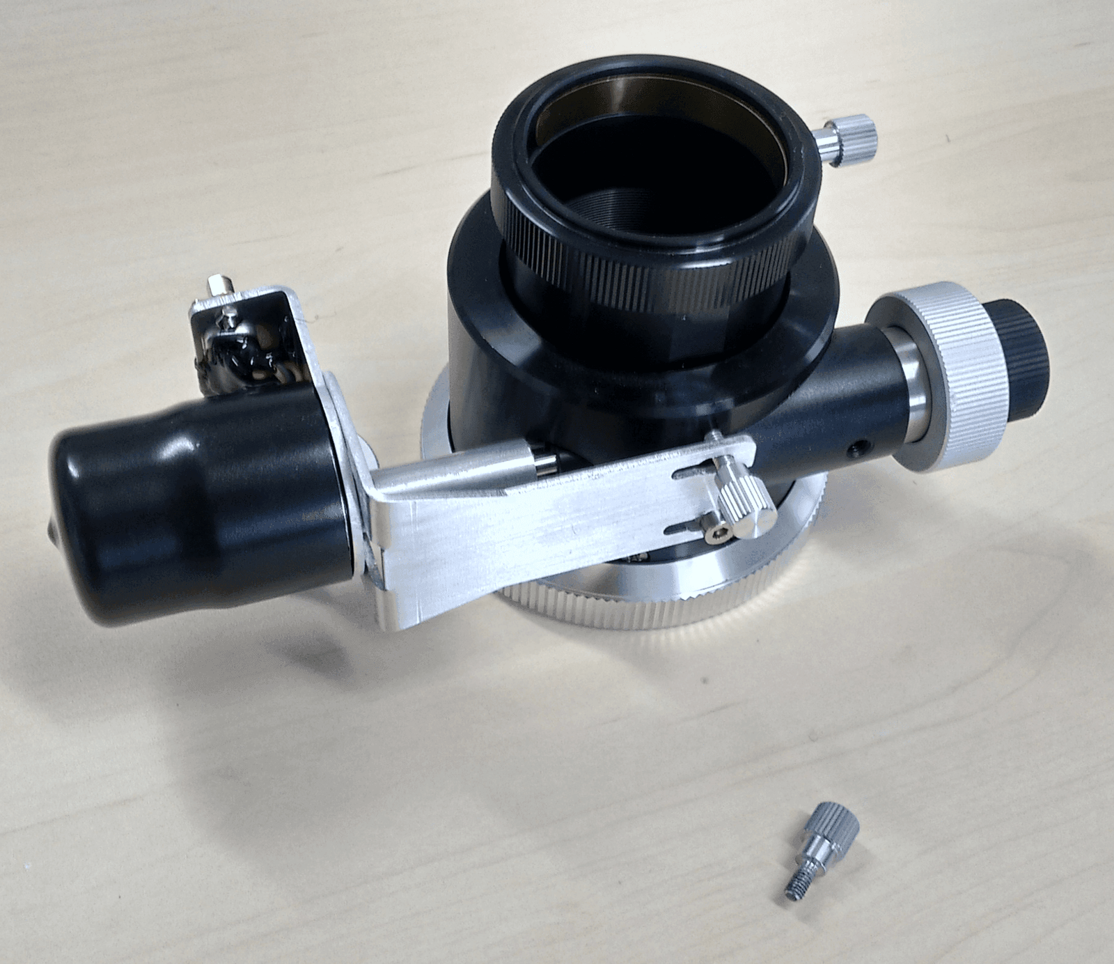 A focuser with a Lunatico plate and cylinder and the motor fitted
