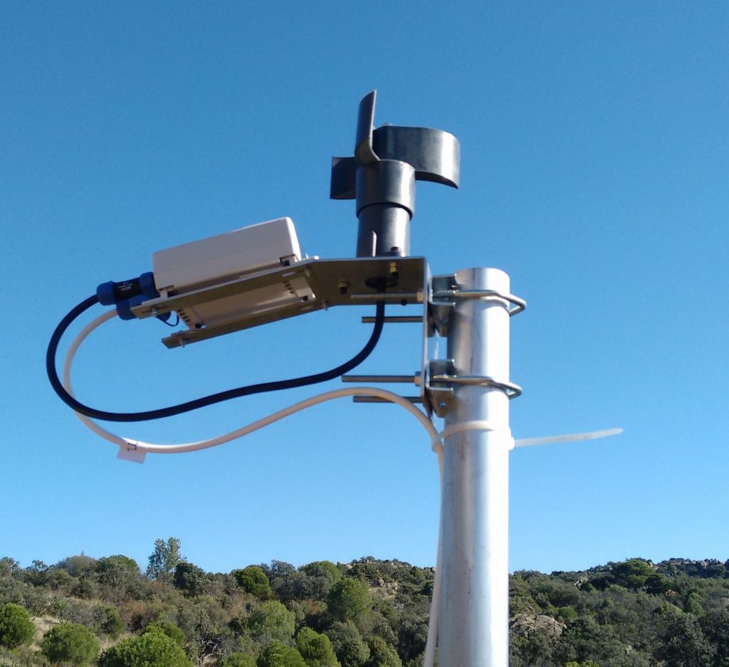 AAG CloudWatcher cloud detector and anemometer set up